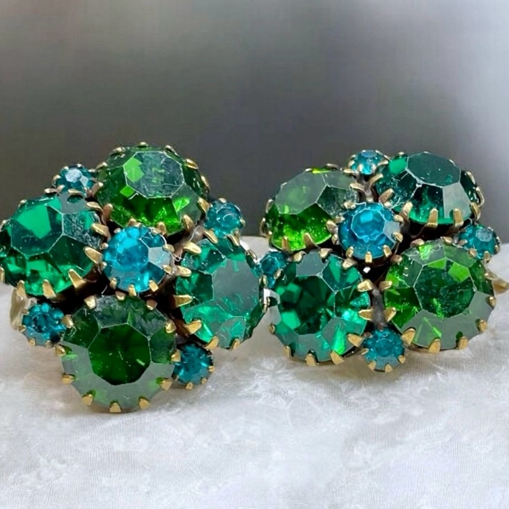 🌺Stunning Vintage Rhinestone Earrings